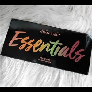 Violet Voss Essentials Palette